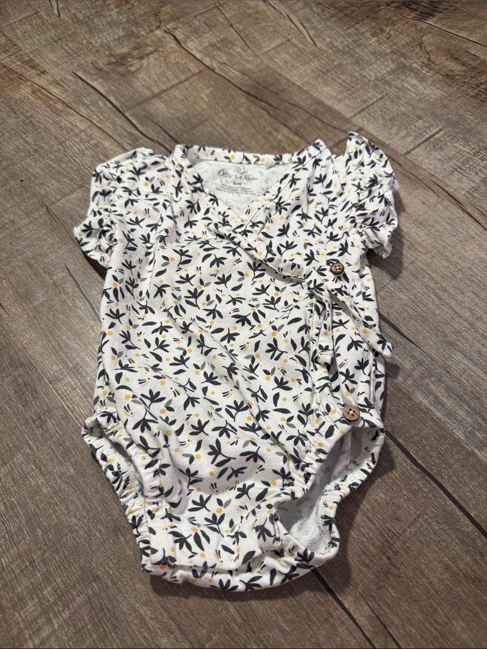 5/$15 Oliver & Rain White Floral Wrap Baby Romper organic cotton size 6 months